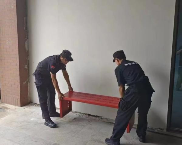 C:/Users/BA/Desktop/風(fēng)雨過后南京保安迅速行動(dòng)，恢復(fù)安“寧”面貌/6.jpg6