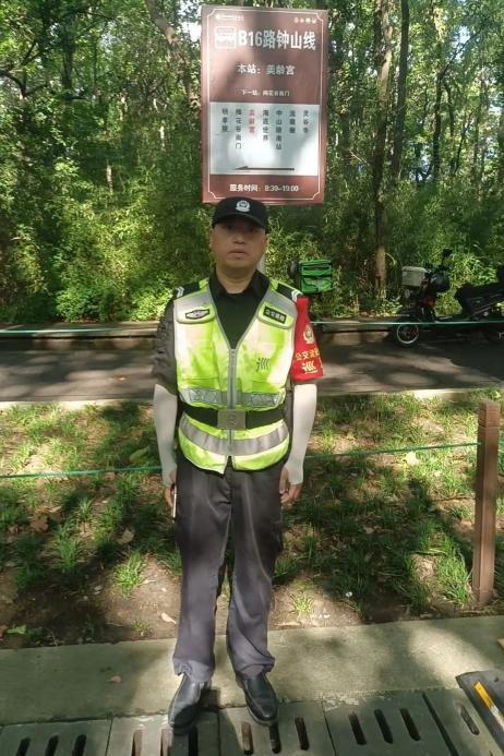 C:/Users/Administrator/Desktop/臺(tái)風(fēng)“貝碧嘉”來襲，南京保安積極應(yīng)對(duì)，“守”護(hù)萬(wàn)家團(tuán)圓！/1.jpg1