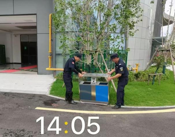 C:/Users/BA/Desktop/風(fēng)雨過后南京保安迅速行動(dòng)，恢復(fù)安“寧”面貌/4.jpg4